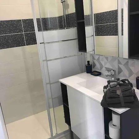 Au Repos De La Croix Rouge - Et Equipes - Proche Gare