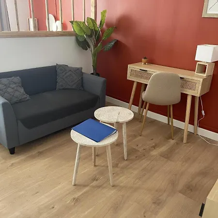 Au Repos De La Croix Rouge - Et Equipes - Proche Gare Châtellerault