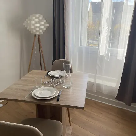 Au Repos De La Croix Rouge - Et Equipes - Proche Gare