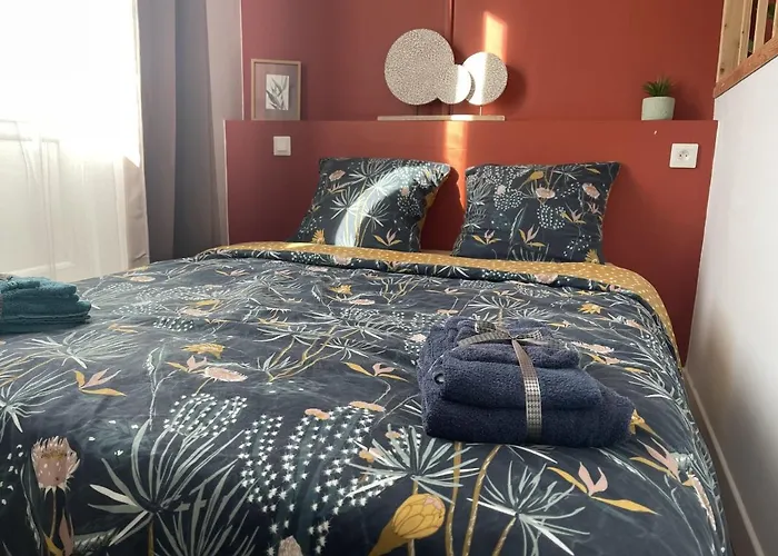 Au Repos De La Croix Rouge - Et équipés - Proche Gare Châtellerault