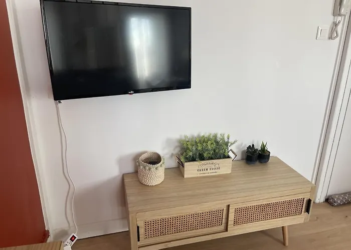 Au Repos De La Croix Rouge - Et équipés - Proche Gare